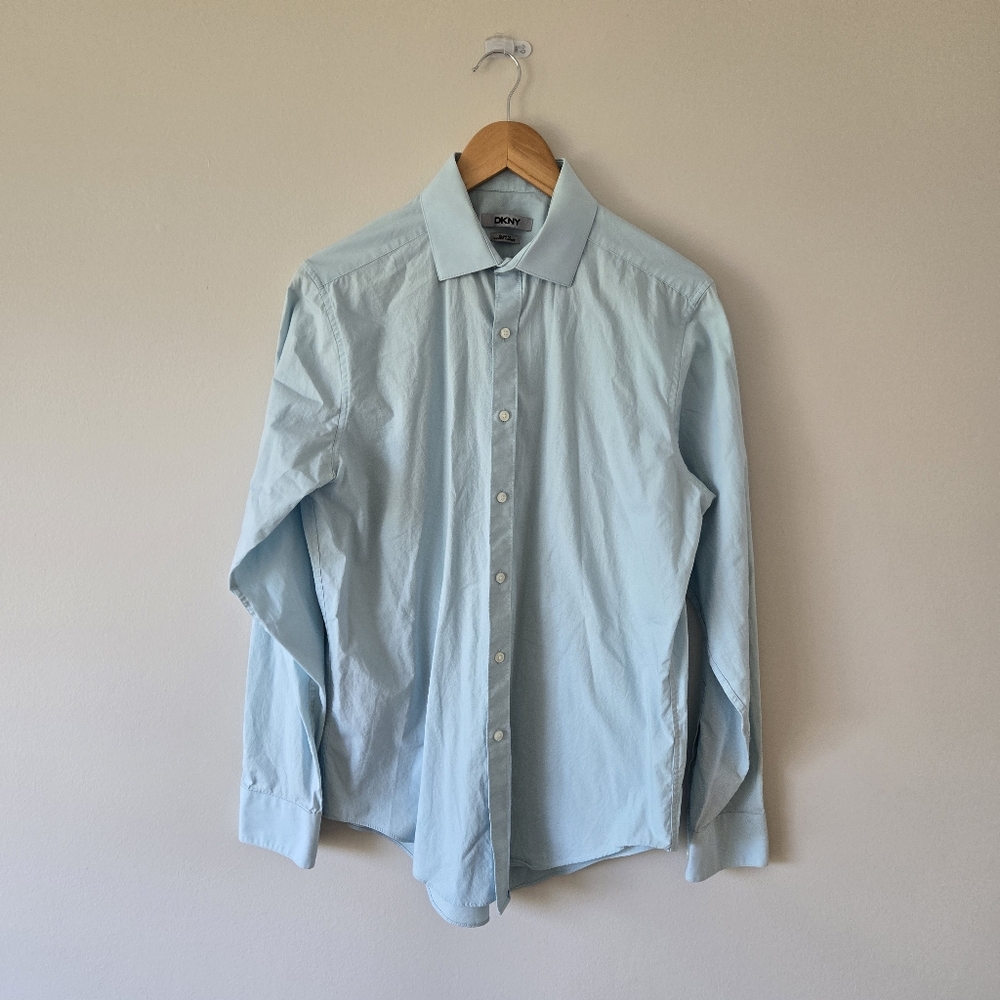 EUC DKNY mens slimfit dress shirt, light blue, 15.5 neck size, size 34-35 (M-L)